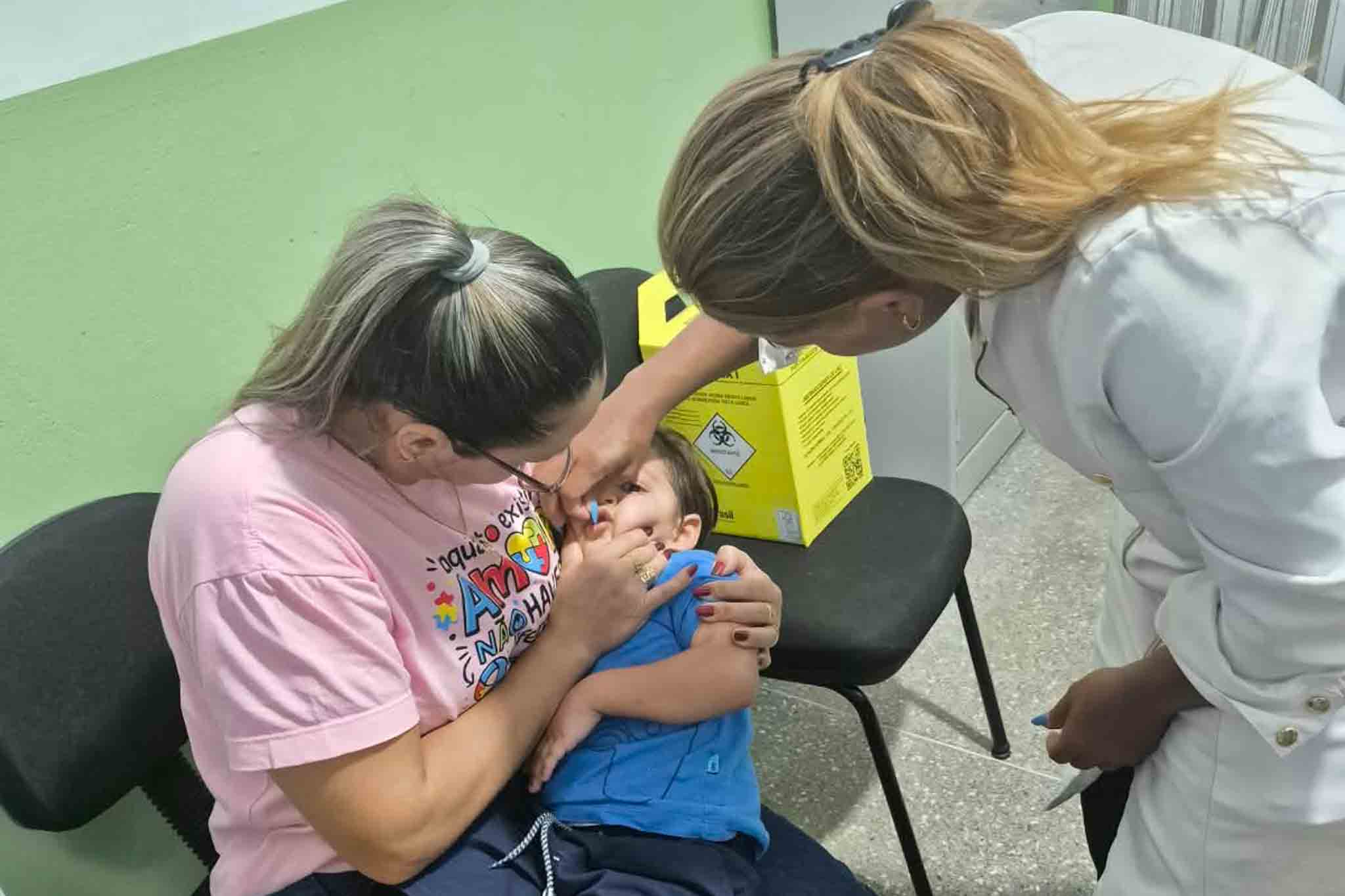 CMEI Antonio Norberto recebe profissionais da saúde para atualização vacinal
