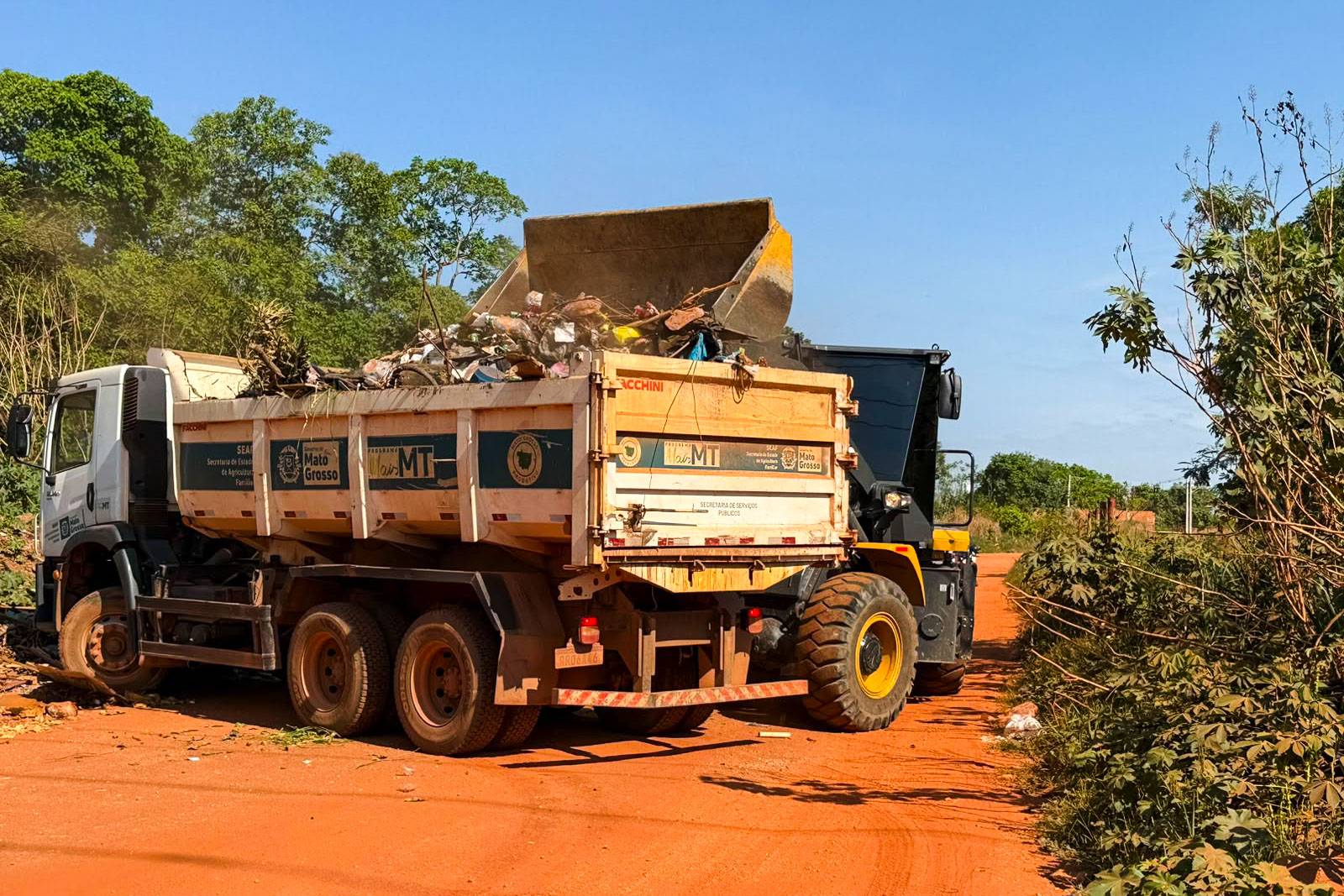Prefeitura retira 360 toneladas de lixo descartado irregularmente na Cohab Primavera