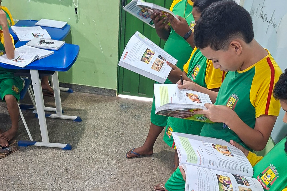 Leitura teatral estimula criatividade e gosto pelos livros entre alunos da rede municipal