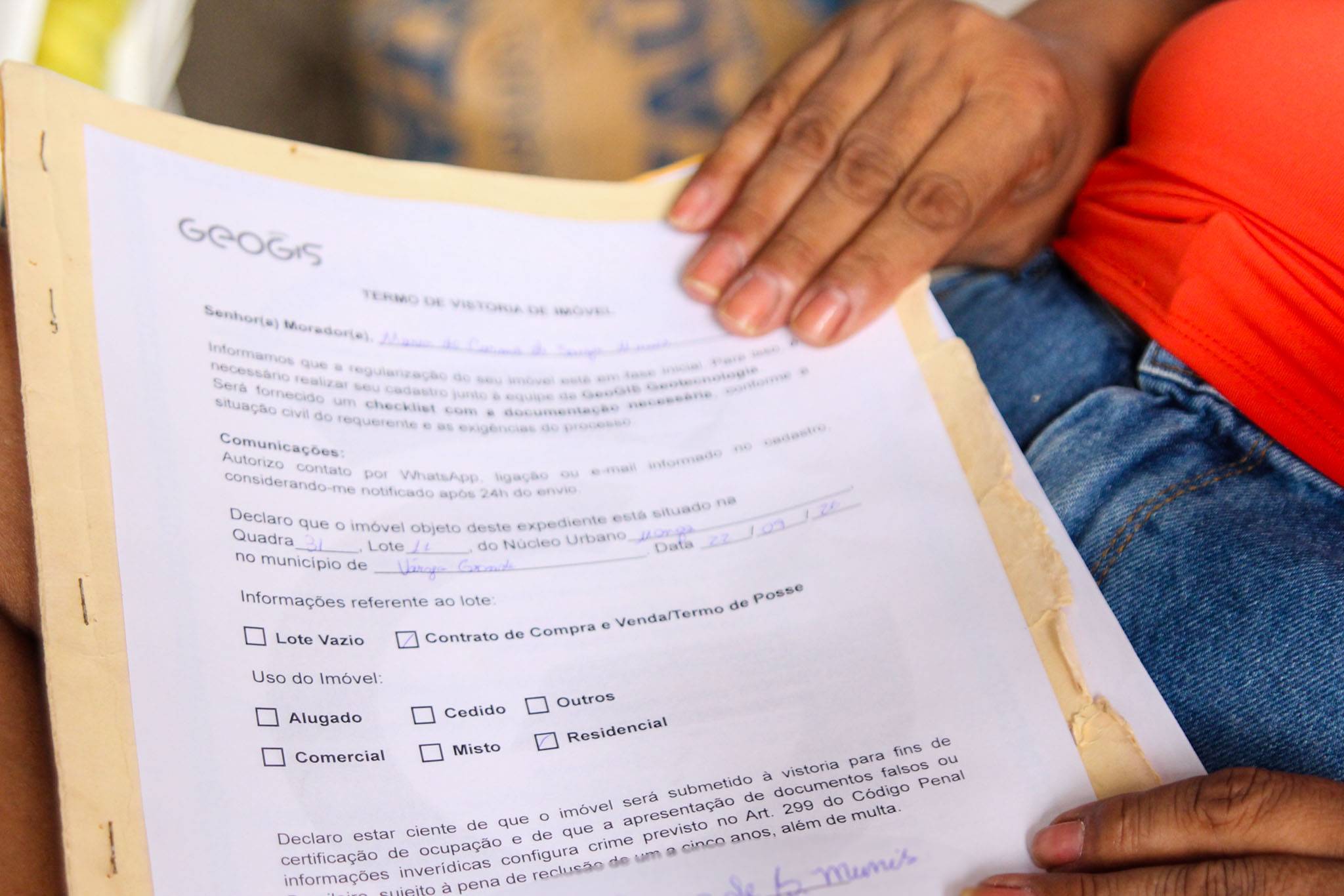 Moradores do bairro Manga participam de cadastramento para regularização fundiária