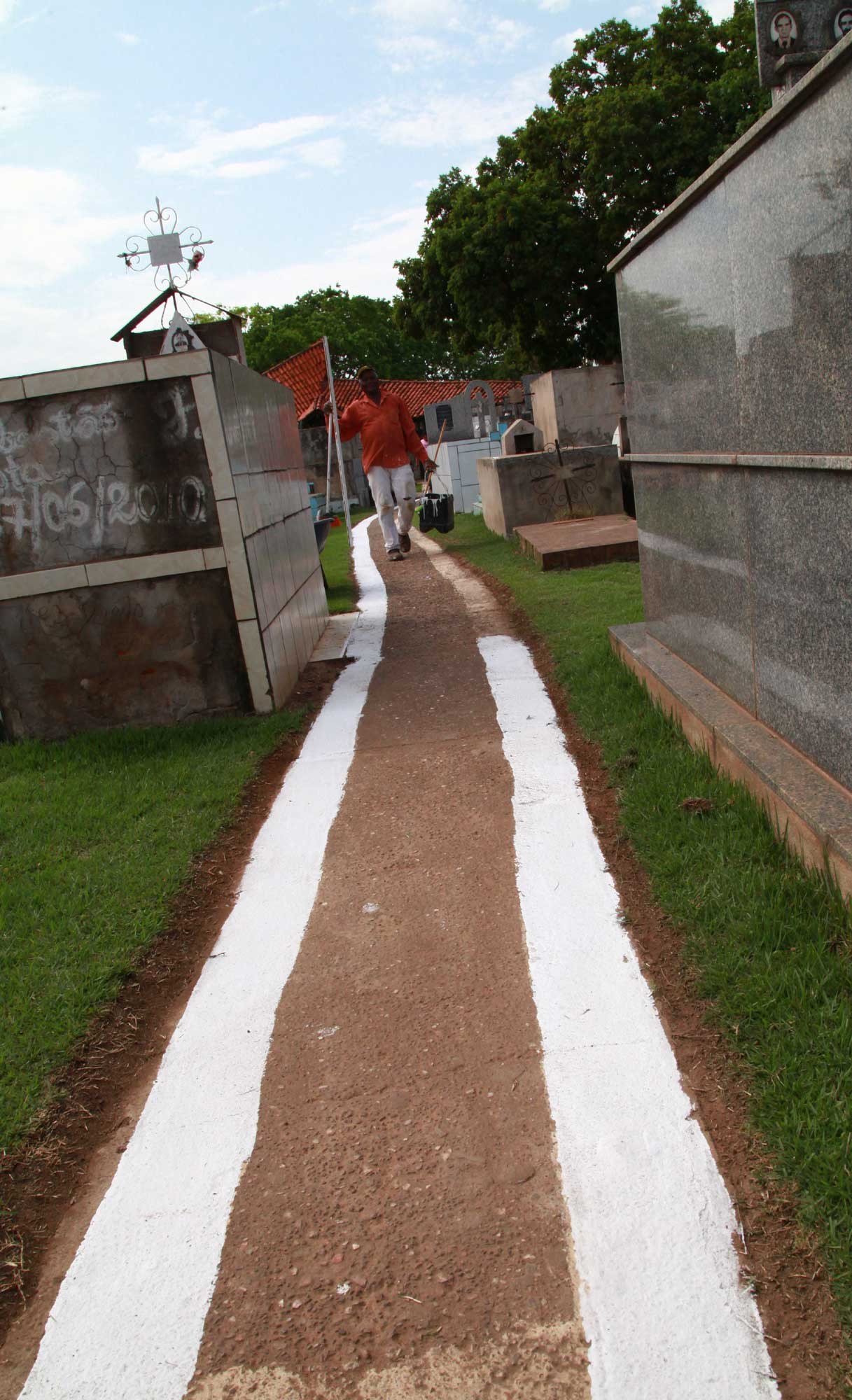 Cristo Rei e Jardim Imperador estão recebendo nesta semana operação de limpeza urbana