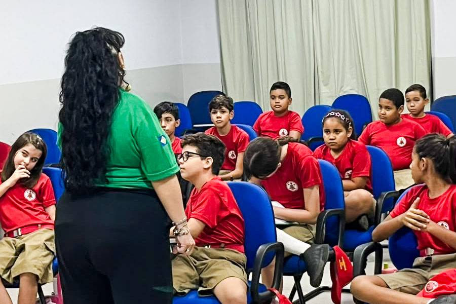Palestra ambiental orienta crianças sobre sustentabilidade e proteção animal em Várzea Grande