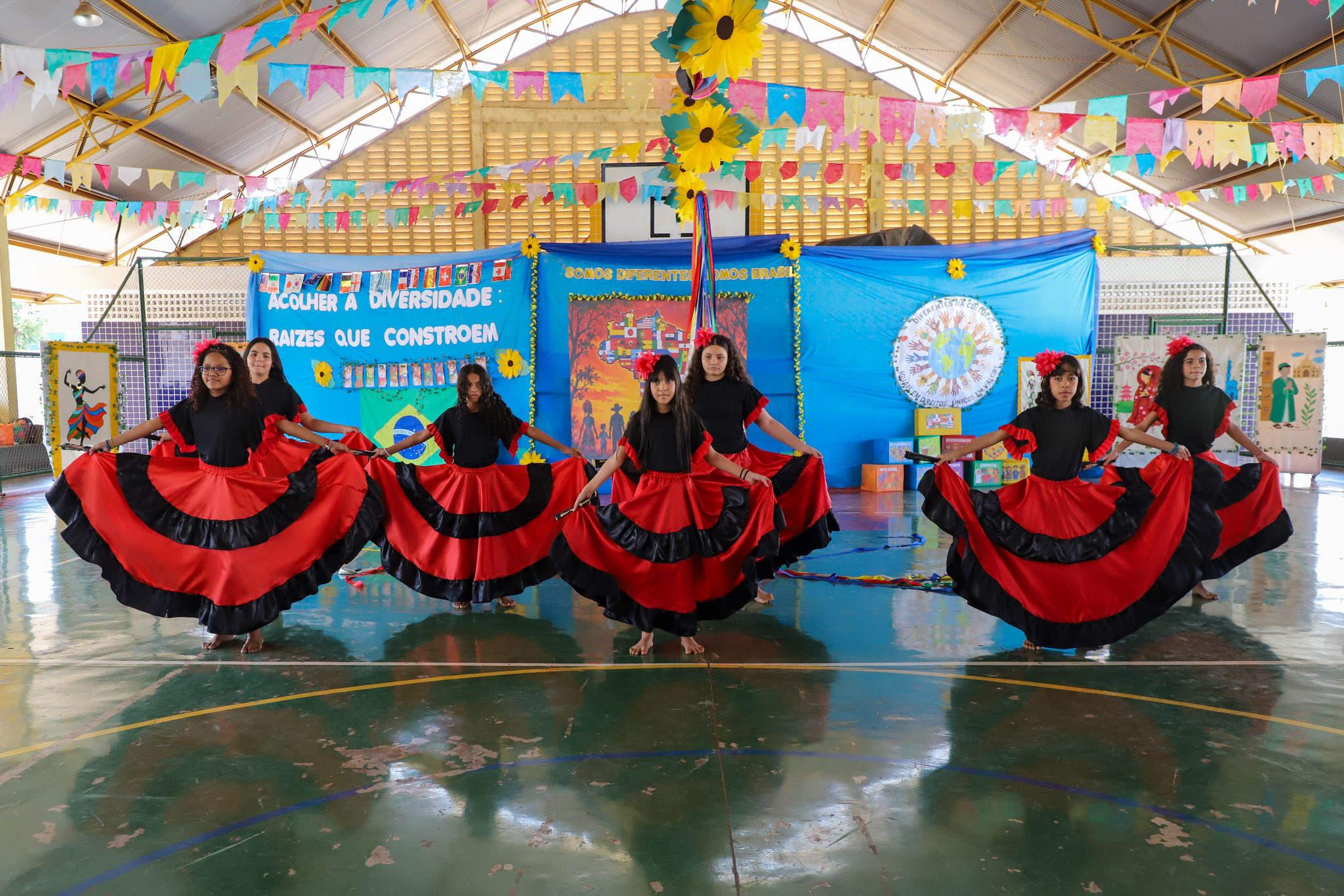 Dança, poesia e arte celebram a diversidade na Semana do Imigrante em Várzea Grande