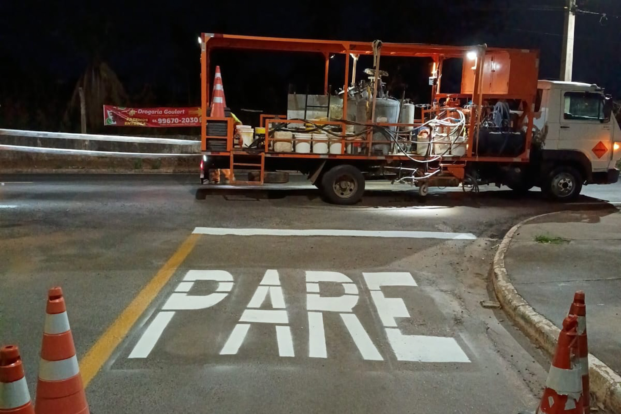 Prefeitura reforça sinalização viária em avenidas e ruas de Várzea Grande