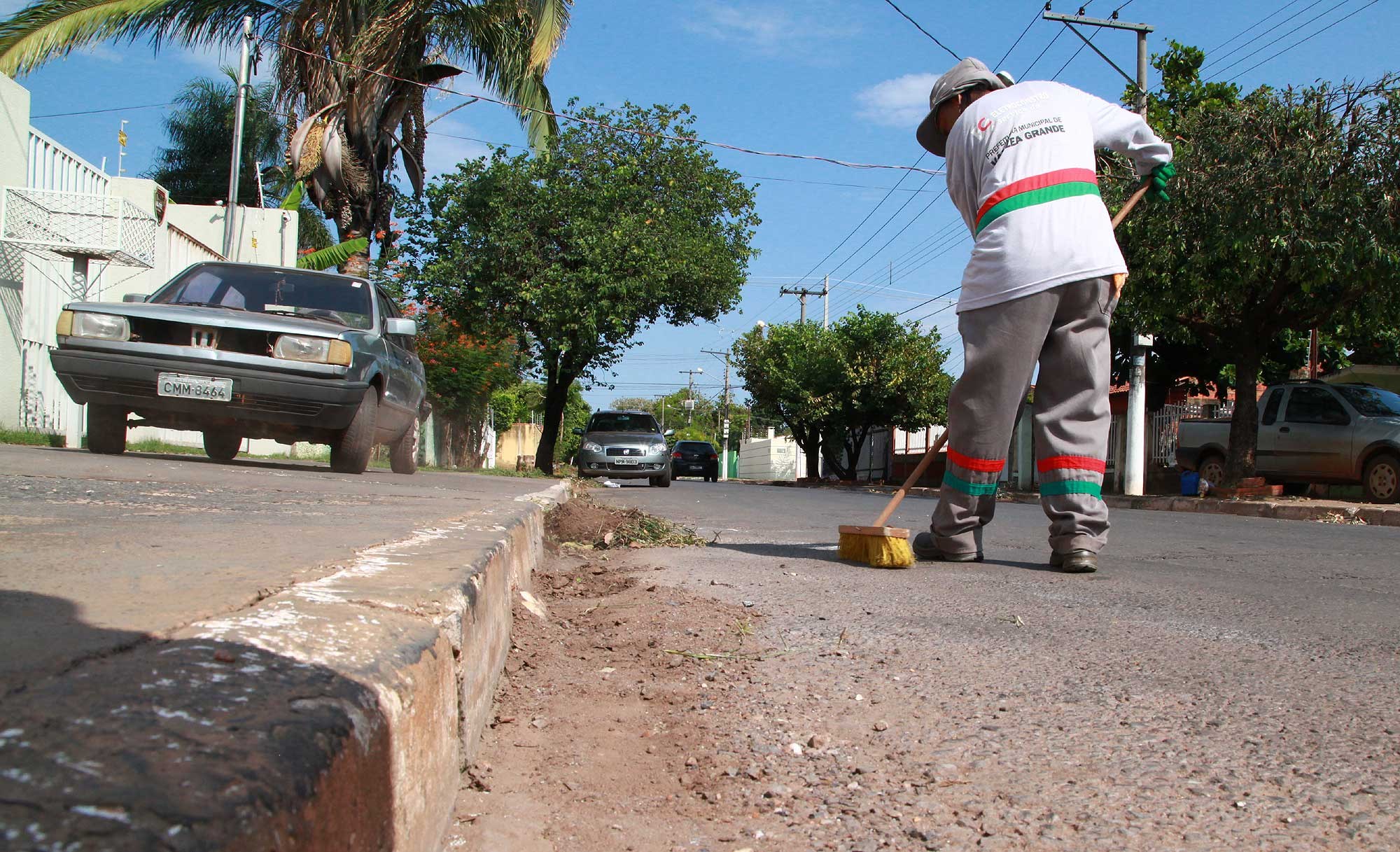 Cristo Rei e Jardim Imperador estão recebendo nesta semana operação de limpeza urbana
