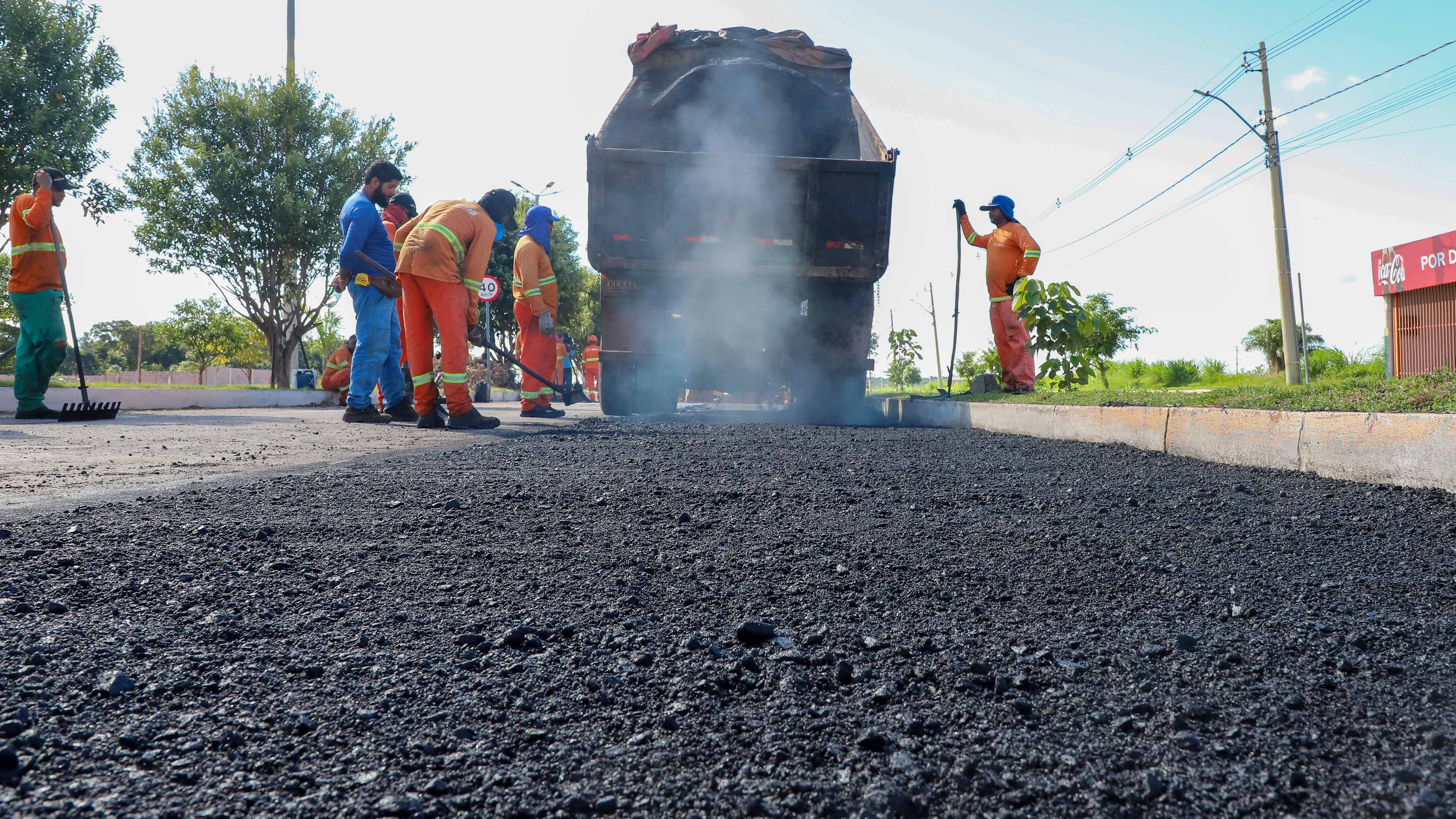 Prefeitura intensifica operação tapa-buracos e manutenção viária em diferentes regiões de Várzea Grande