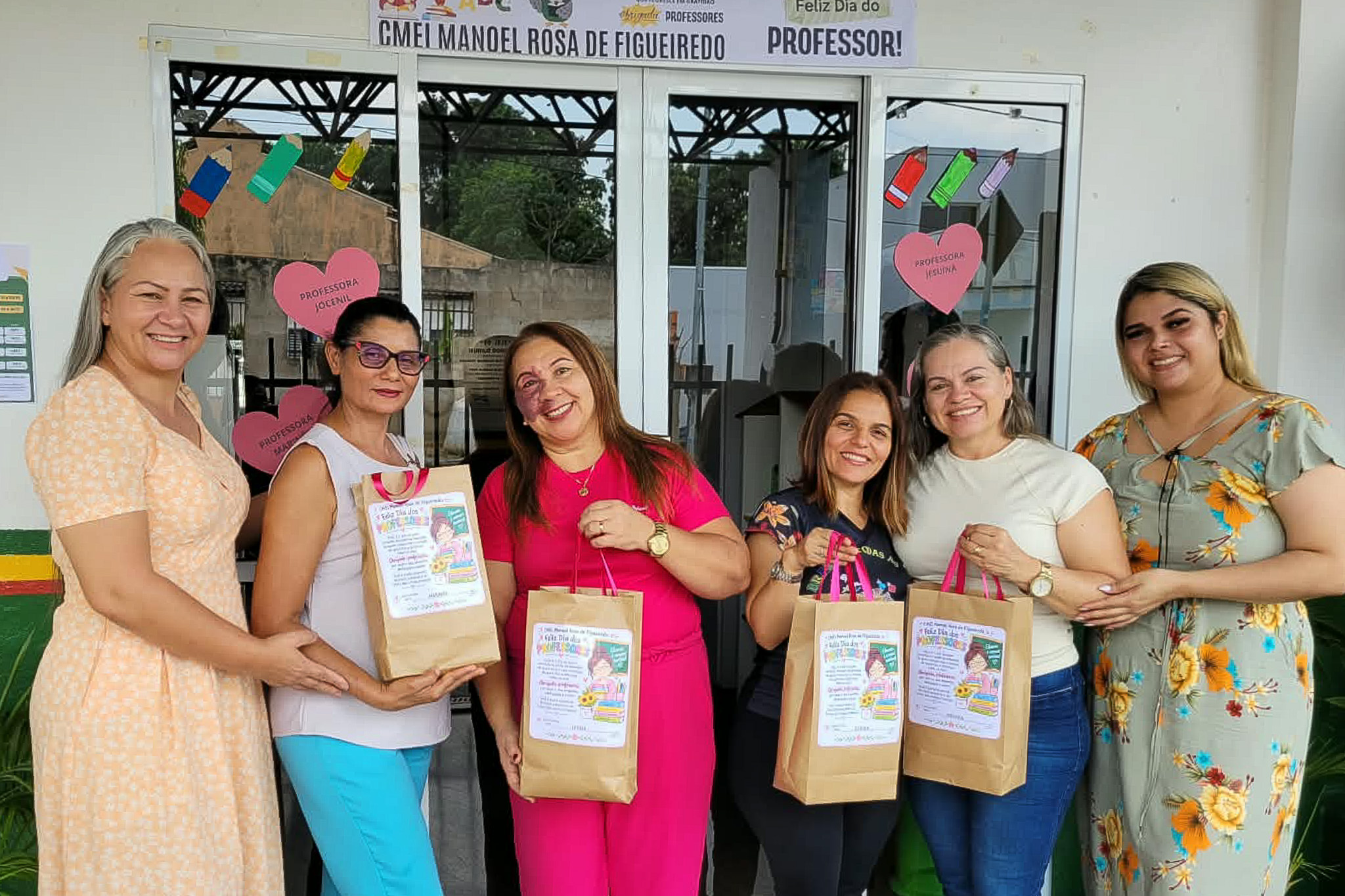 CMEI Manoel Rosa de Figueiredo homenageia professores com apresentação musical e café da manhã