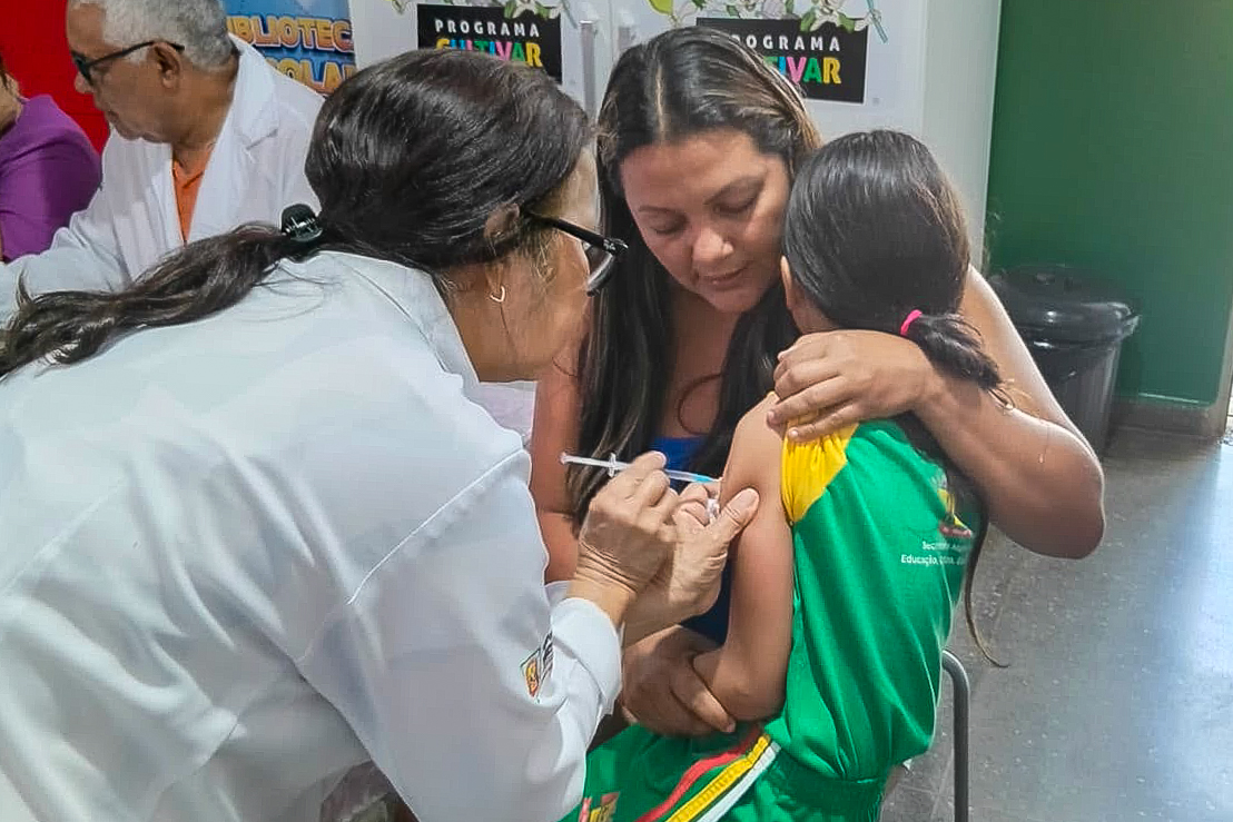 Vacinação nas escolas atualiza caderneta de crianças de 4 a 10 anos em VG