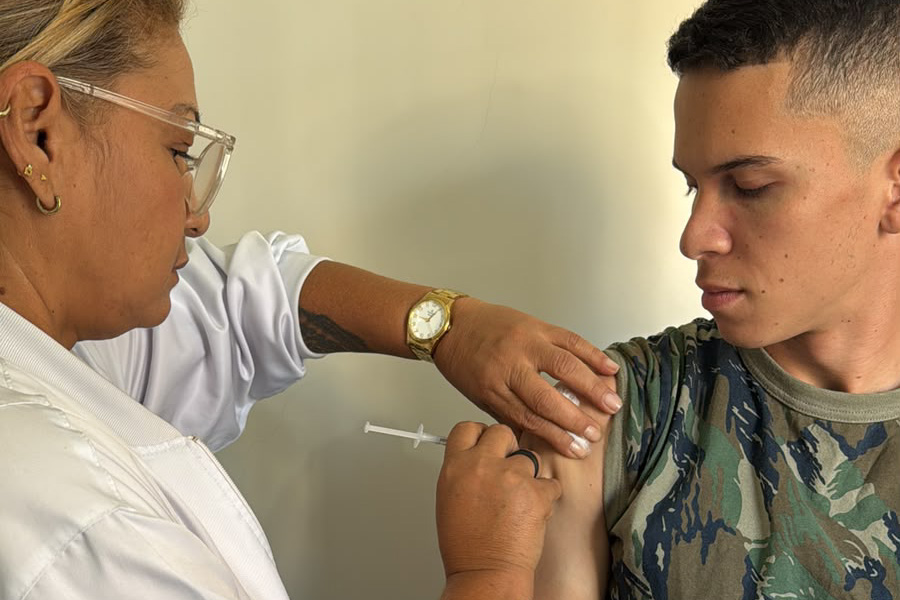 Busca ativa leva vacinação a militares, familiares e trabalhadores para ampliar a cobertura vacinal em Várzea Grande