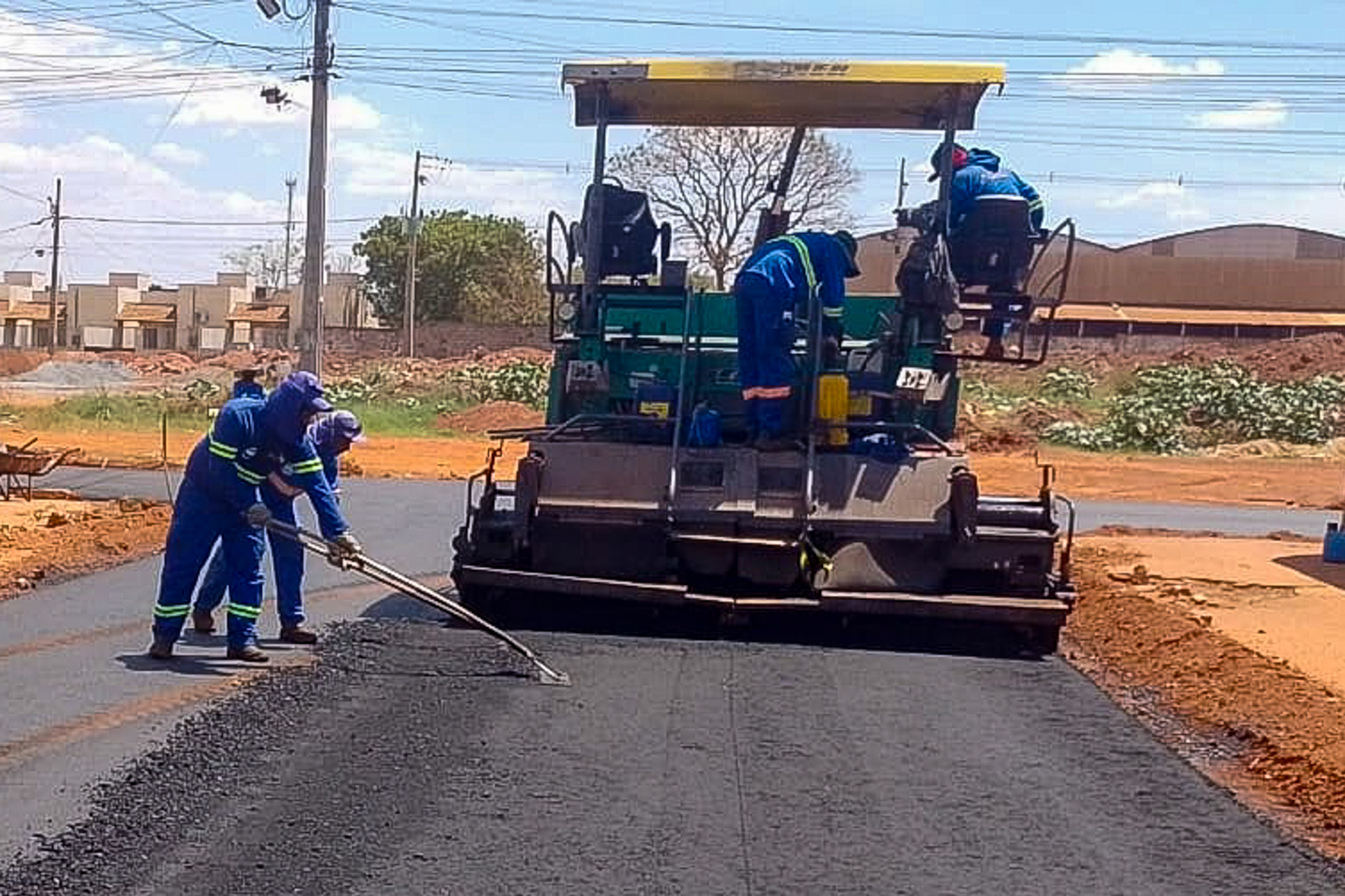Várzea Grande intensifica manutenção viária em bairros e avenidas nesta quarta-feira (14)