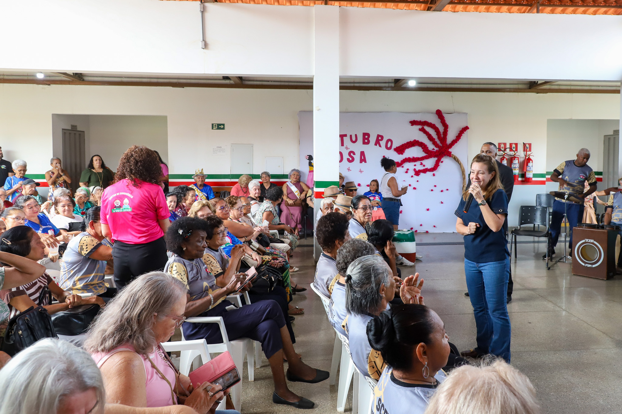 Com atividades de saúde e lazer, prefeita Flávia Moretti inaugura piscina e celebra Dia do Idoso no Vovô Zeid