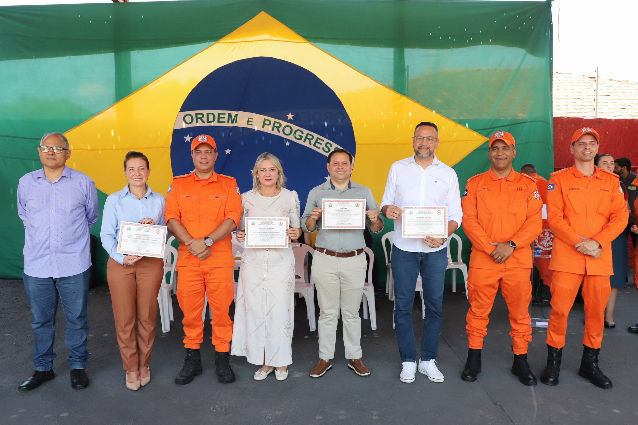 Flávia Moretti participa de solenidade que celebra 40 anos do Corpo de Bombeiros em Várzea Grande