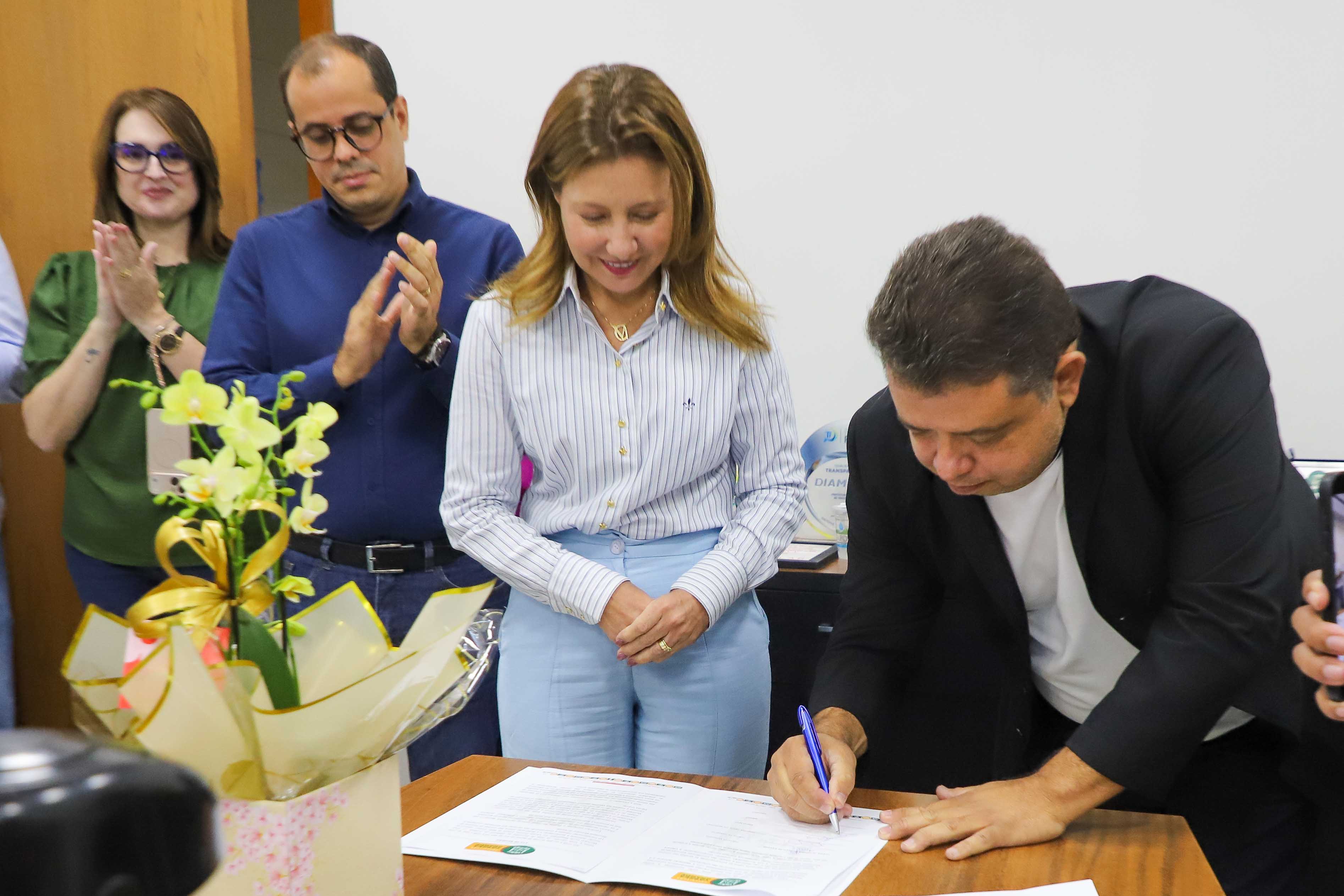 Com diálogo e participação dos servidores, Prefeitura finaliza PCCS da Saúde e envia à Câmara