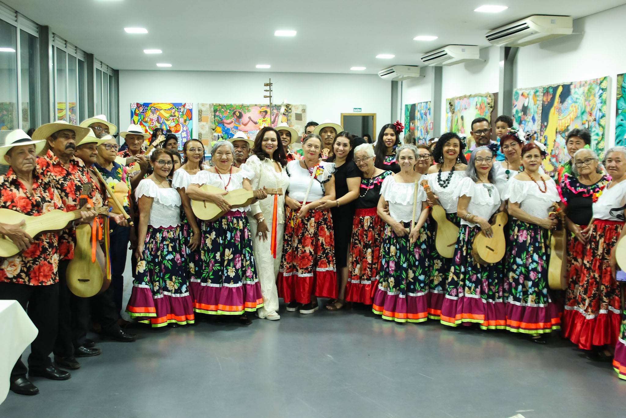 Feira Literária reúne escritores, artistas e leitores em noite cultural na Orla de Várzea Grande