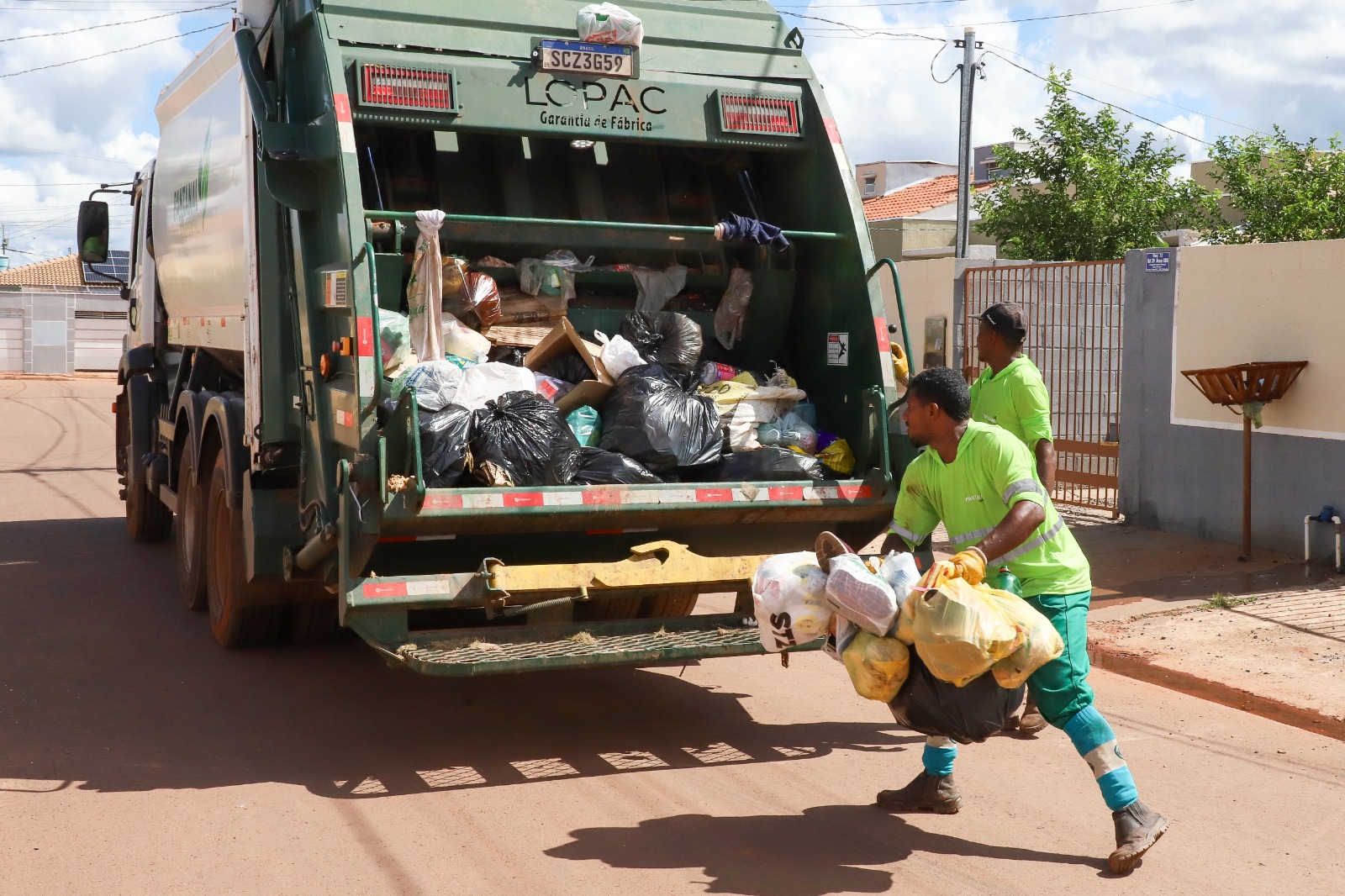 SSPMU reforça organização da coleta de resíduos e orienta moradores sobre descarte correto em Várzea Grande