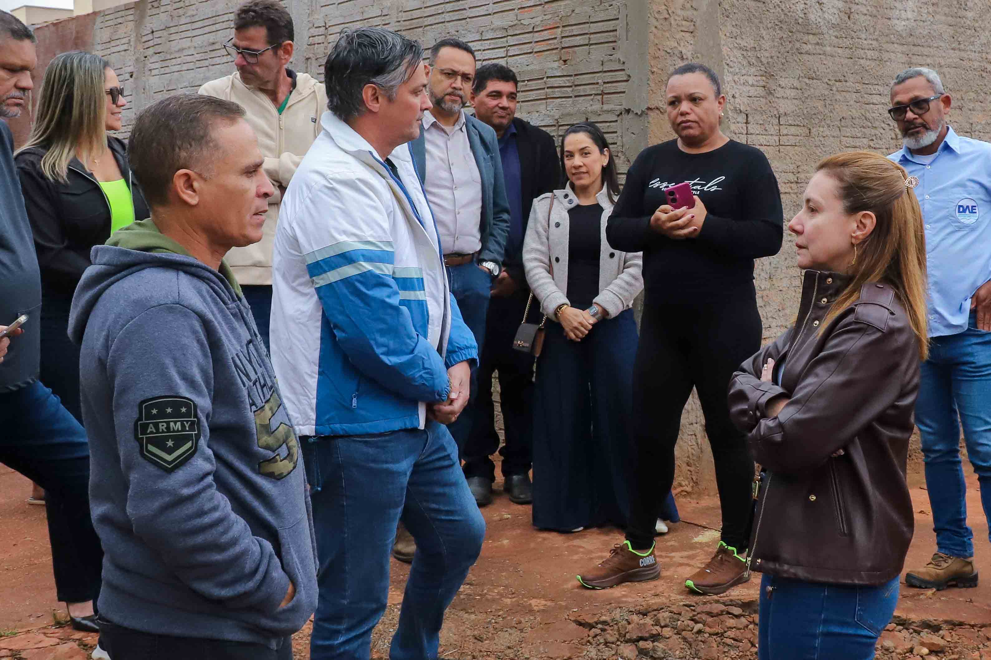 Prefeita Flávia Moretti anuncia melhorias de infraestrutura no bairro Santa Cecília após ouvir moradores