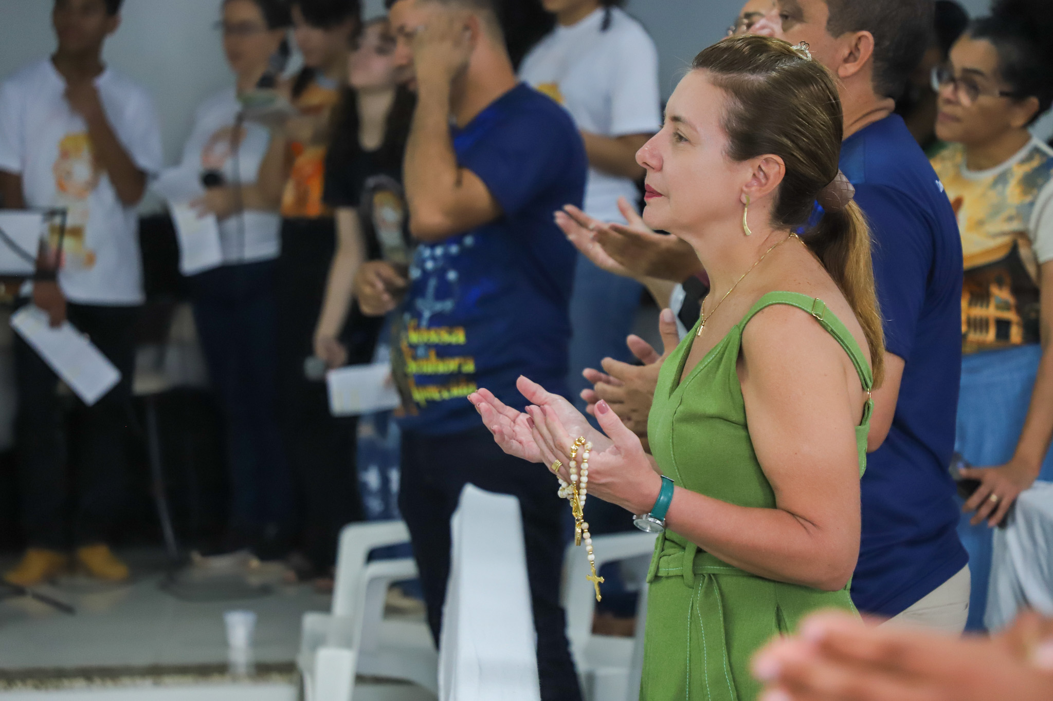 Flávia Moretti celebra dia de Nossa Senhora em missa no distrito de Praia Grande